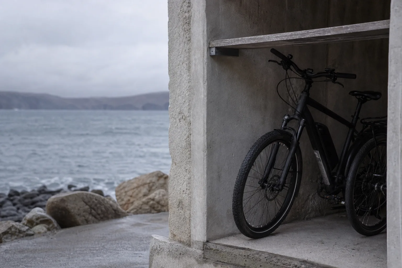 Charging in the cold, storing at ground level, and keeping a chain alive near salt water